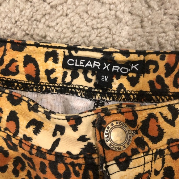 ✨Cheetah print pants ✨ - Picture 2 of 5